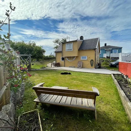 Apartamento Cozy Little Yellow House Henningsvaer