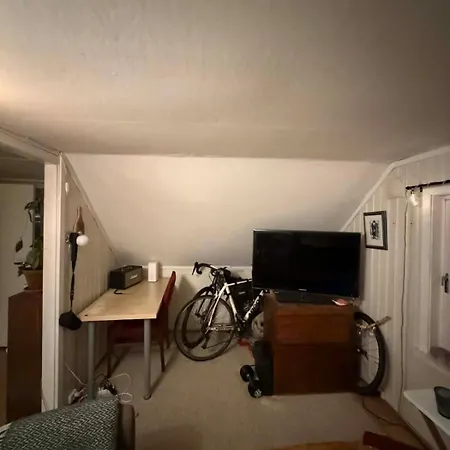 Cozy Little Yellow House Leilighet *